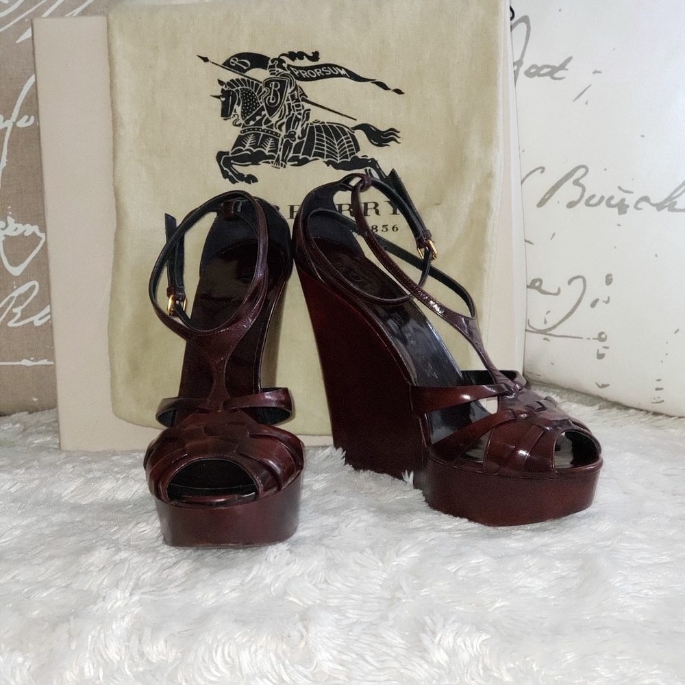 ❤ BURBERRY BRIDLE POLISHED WEDGE